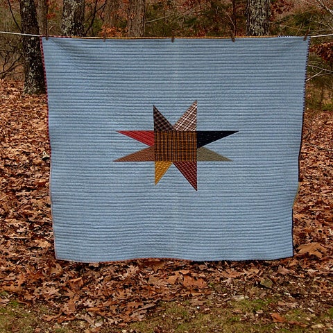 Image of NAP SIZE - 68" X 57" - CHAMBRAY STAR, FRAMED SQUARE PIECED DESIGN - FARMHOUSE QUILT