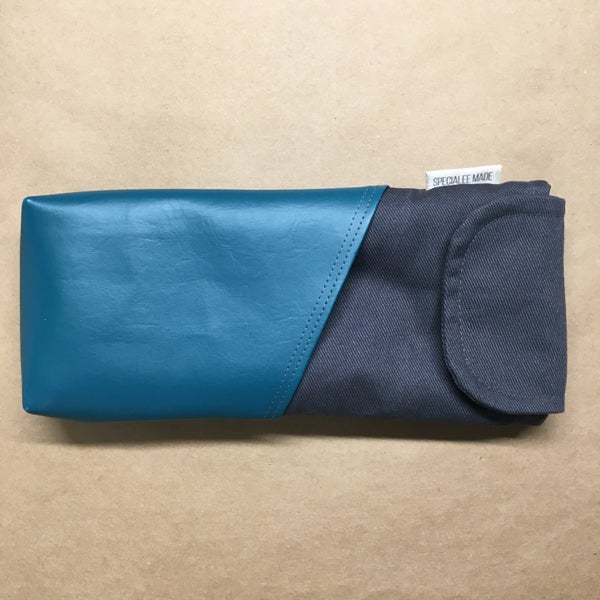 Image of CUSTOM FABRIC & VINYL KEYBOARD SLEEVE