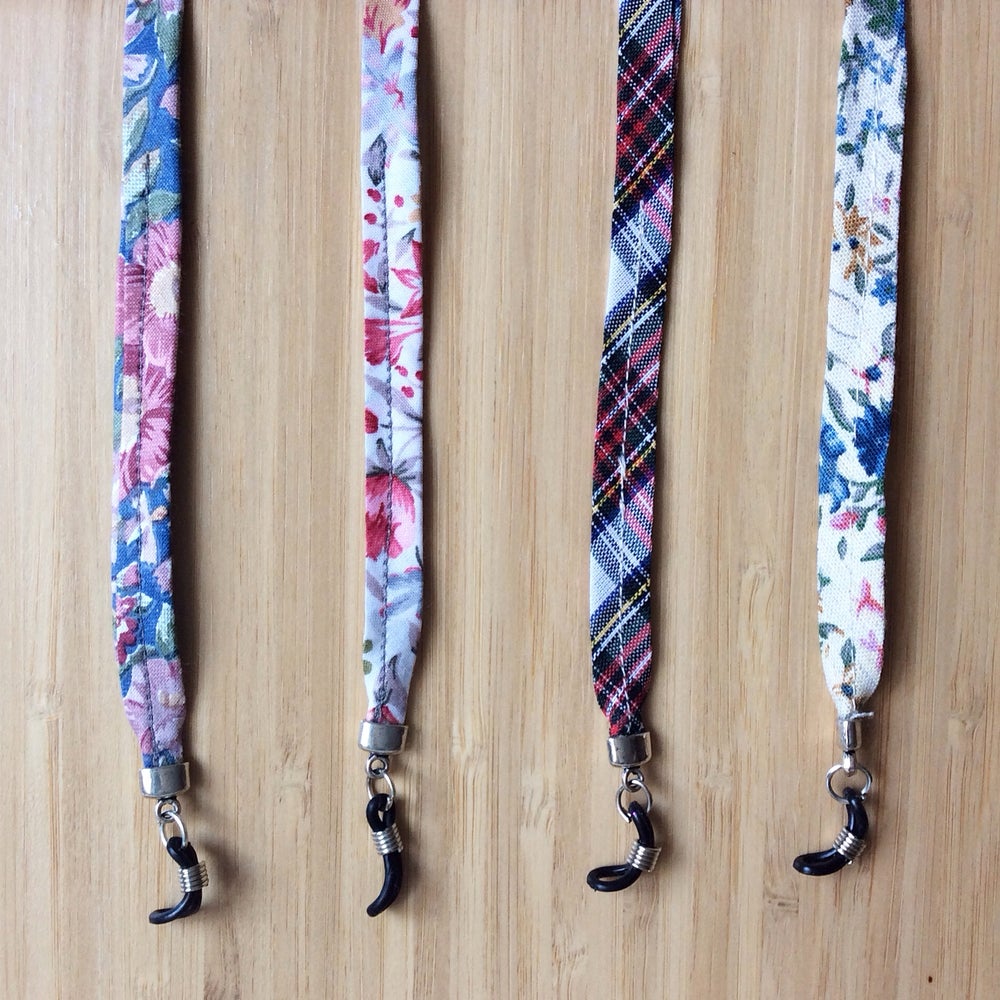 cuelgagafas-mama-galapaga cuelgagafas-mama-galapaga