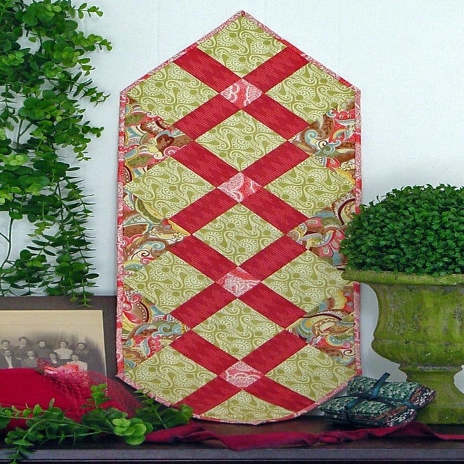 fat-quarter-table-runner-v-pattern-q114-pdf-pattern-out-of-the-blue-quilts